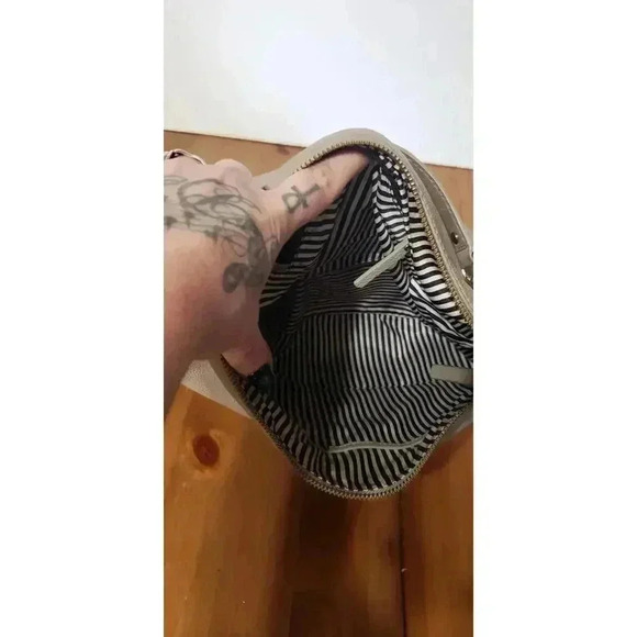 Kate Spade New York Genuine super soft pebble leather shoulder bag large in size - Picture 7 of 7